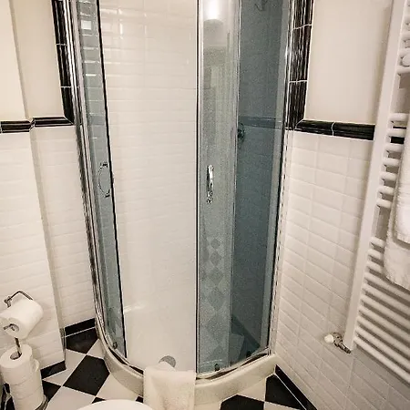Apartment Up *